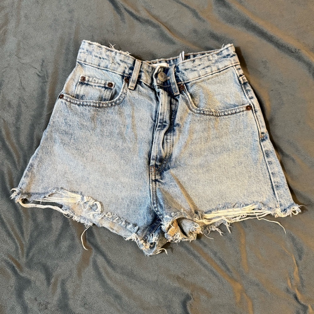 🌟5 for $25 | Zara Light Blue Frayed Jean Shorts

#1204